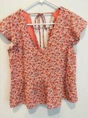 Abercrombie Floral Flutter Sleeve Top